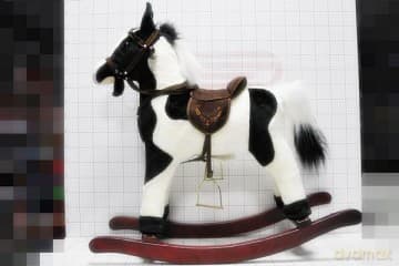 Koń na biegunach z dźwiękiem