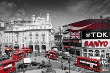 Londyn Piccadilly Circus - Czerowne Autobusy
